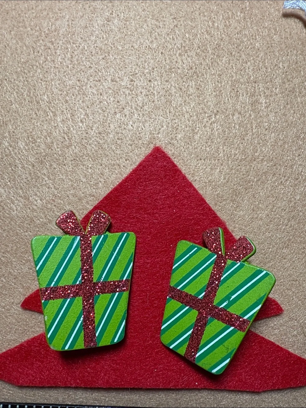 🎄Festive Green Gift Box Earrings! Clip on Earrings!